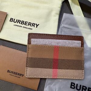 NWT Burberry Tan and Brown Plaid Card Holder